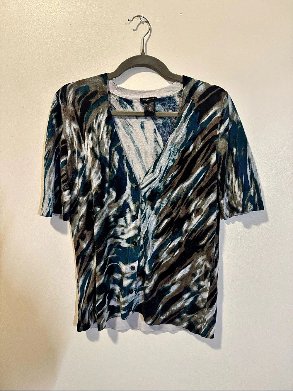 Ann Taylor Abstract Short Sleeve Top in Blue & White Size Medium